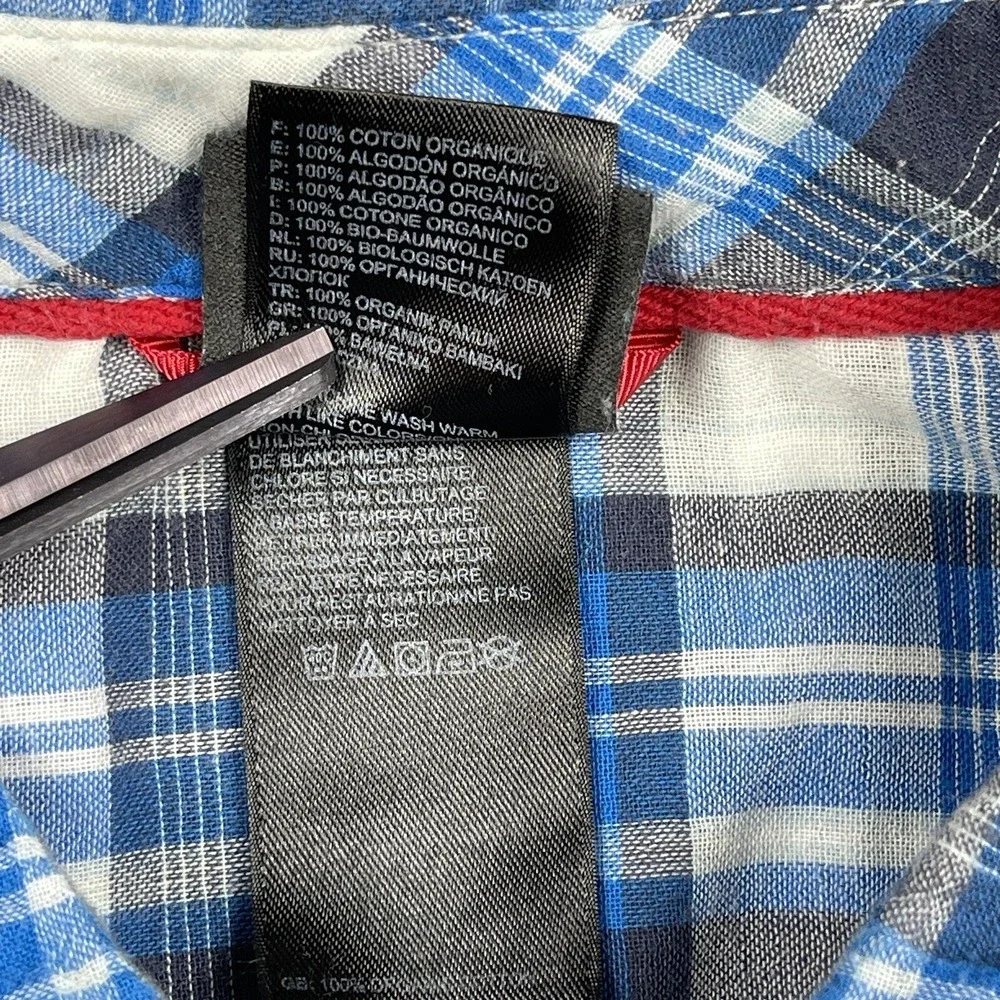 The North Face button missing